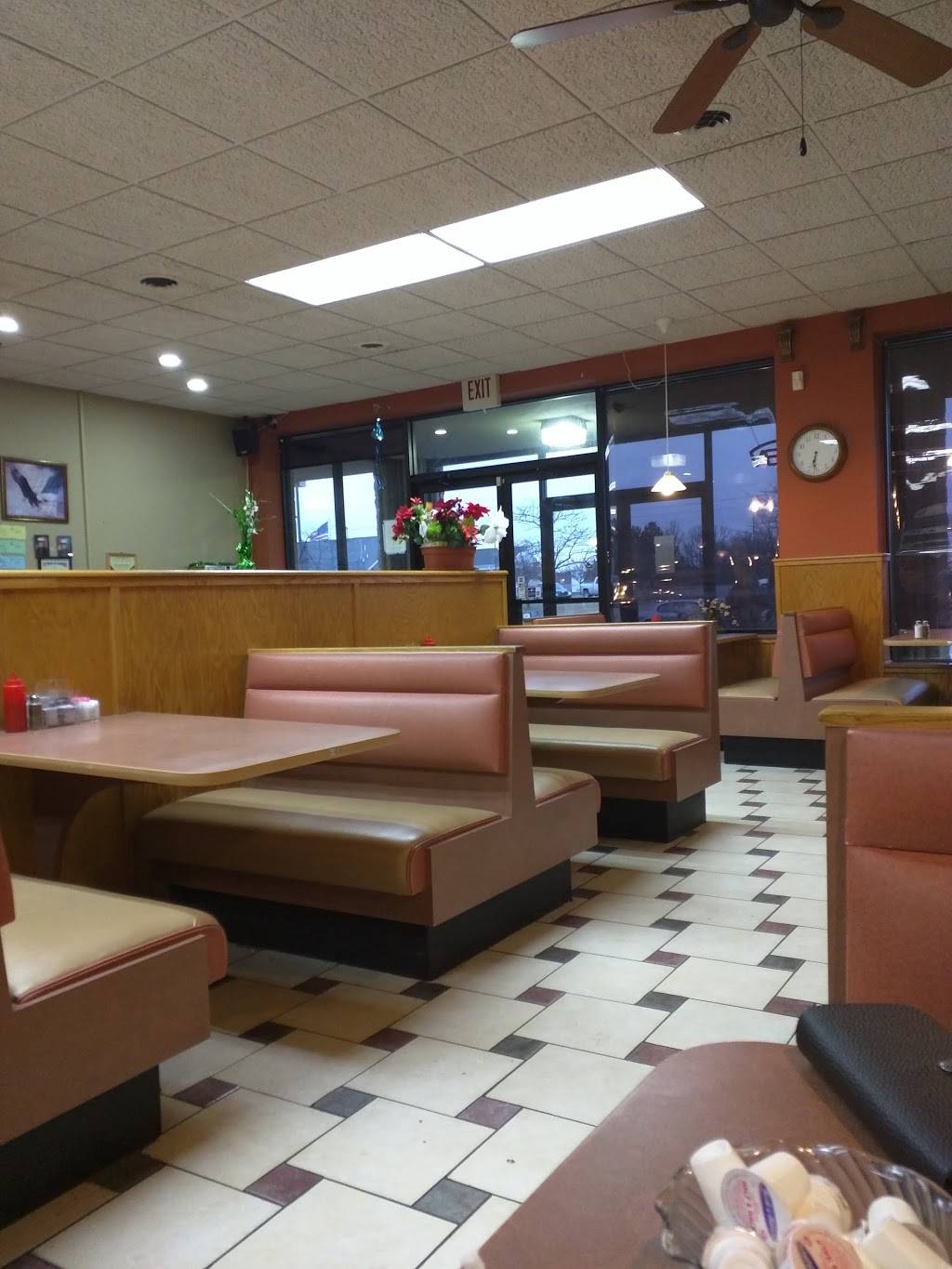 Johns Country Kitchen | restaurant | 1829 S Cedar St, Imlay City, MI 48444, USA | 8107242822 OR +1 810-724-2822