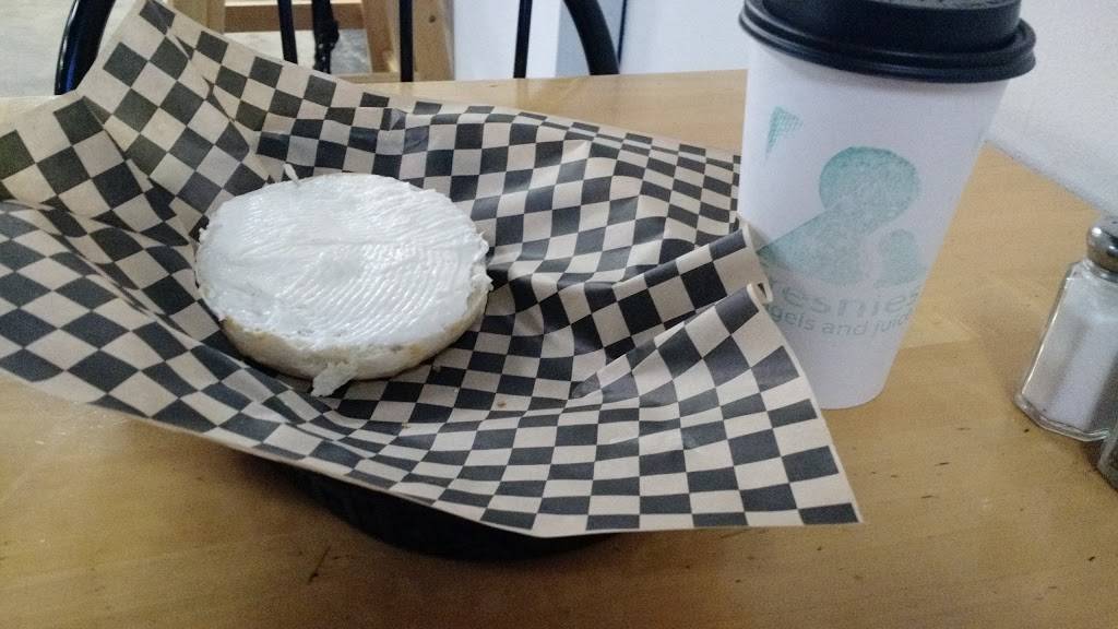 Freshies Bagels and Juice | bakery | 13 Oak St, Hood River, OR 97031, USA | 5413862123 OR +1 541-386-2123