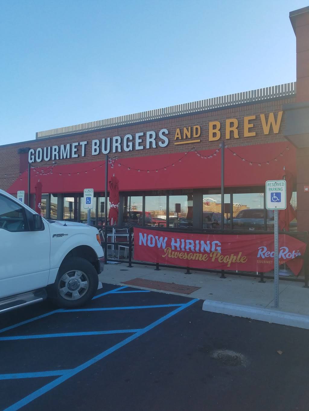 Red Robin Gourmet Burgers and Brews | restaurant | 1354 Veterans Pkwy, Clarksville, IN 47129, USA | 8129489895 OR +1 812-948-9895