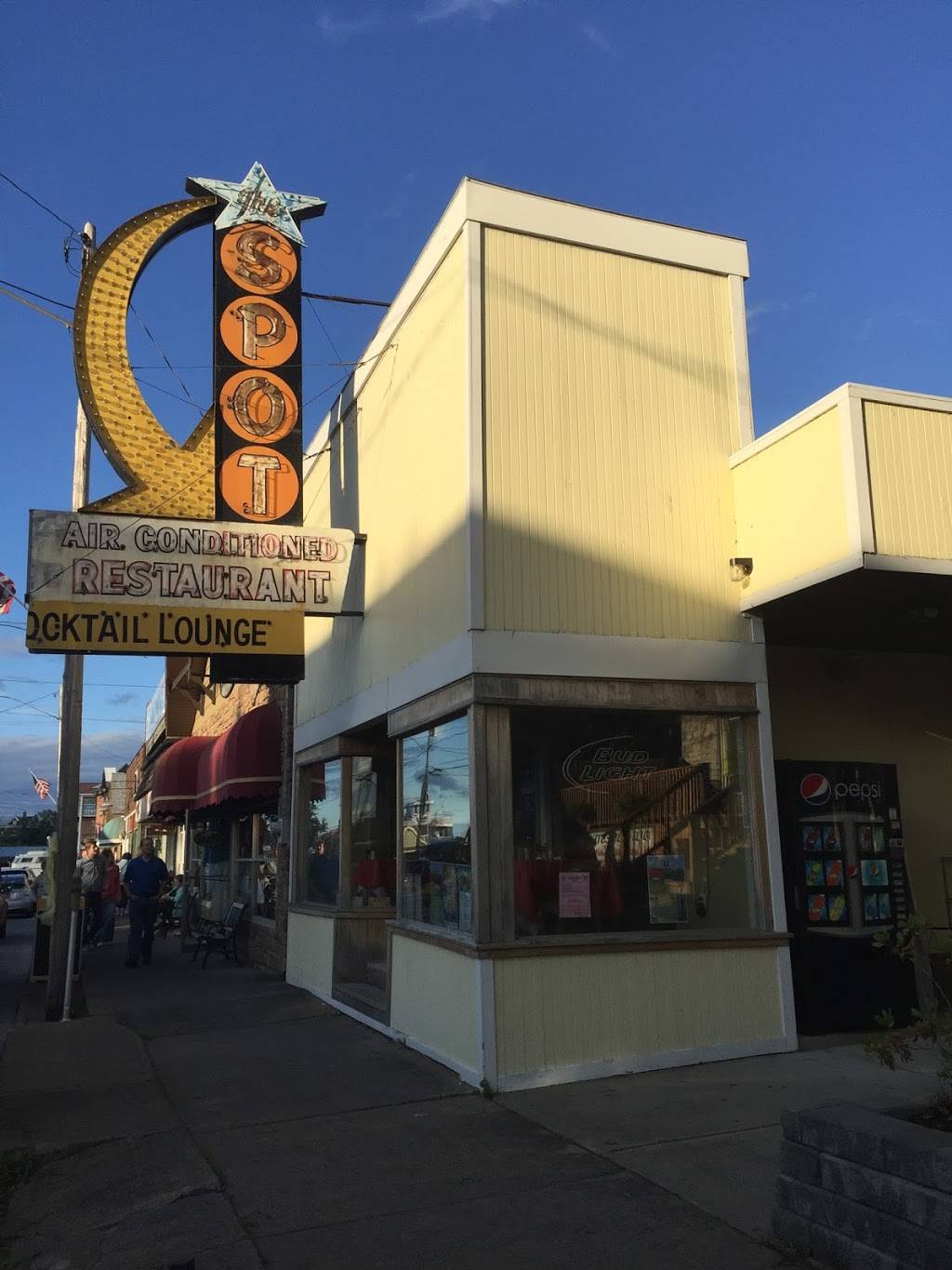 The Spot Bistro & Patio | restaurant | 35-79 James St, Alexandria Bay, NY 13607, USA | 3154825014 OR +1 315-482-5014