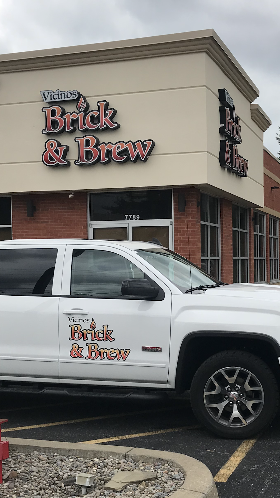 Vicinos Brick and Brew | restaurant | 7789 Brewerton Rd, North Syracuse, NY 13212, USA | 3158022291 OR +1 315-802-2291