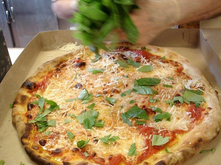 La Pequena Taste of Italy Pizza | meal delivery | 37-72 90th St, Jackson Heights, NY 11372, USA | 7185052600 OR +1 718-505-2600