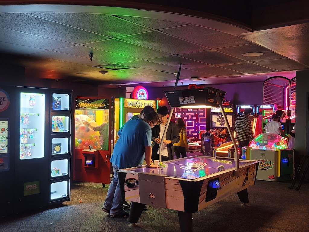 Bowlero Fontana | restaurant | 17238 Foothill Blvd, Fontana, CA 92335, USA | 9098229900 OR +1 909-822-9900