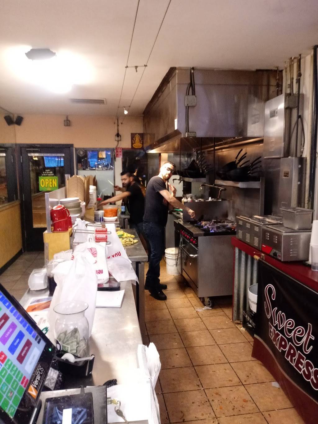 Sweet Basil Express | restaurant | 1219 Alder St, Eugene, OR 97401, USA | 5413935797 OR +1 541-393-5797