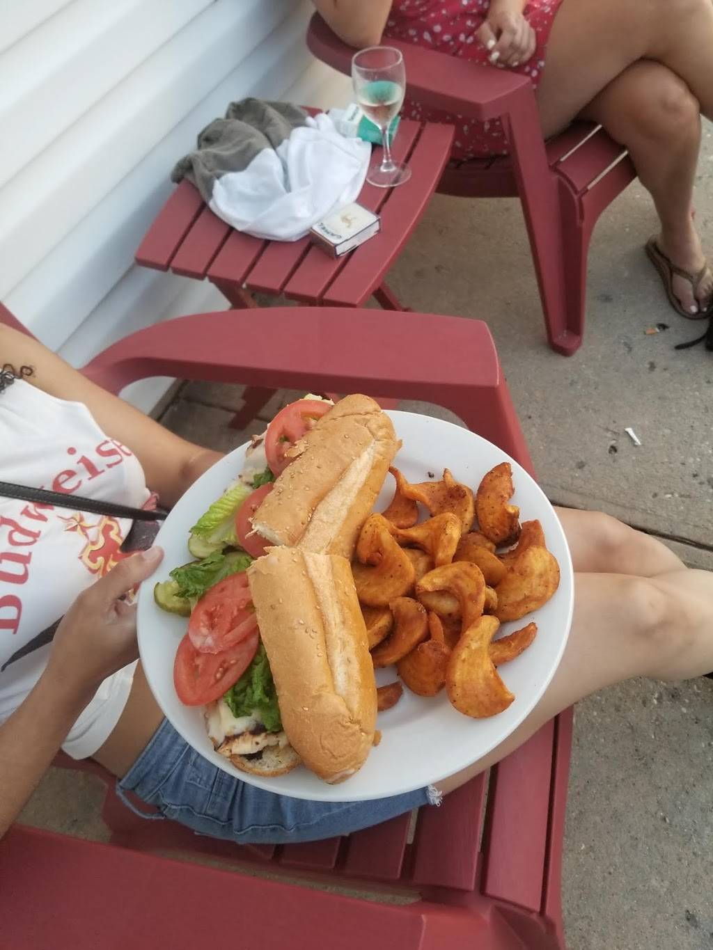 Perrys Pub | restaurant | 209 Railroad Ave, Sayville, NY 11782, USA | 6315899002 OR +1 631-589-9002