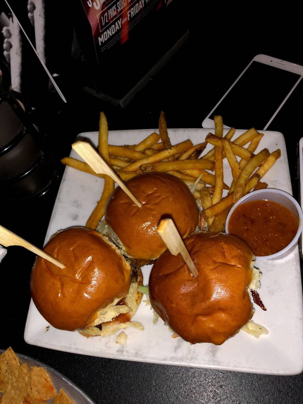 Bar Louie - Easton Town Center | night club | 3970 Easton Station, Columbus, OH 43219, USA | 6144754800 OR +1 614-475-4800