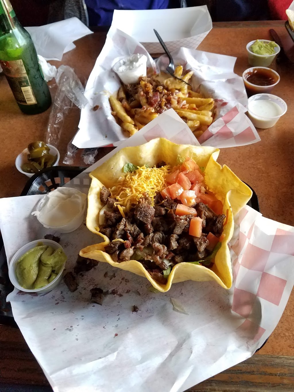 Wings Over Texas Bar & Grill | restaurant | 605 W Plantation Dr, Clute, TX 77531, USA | 9792652418 OR +1 979-265-2418