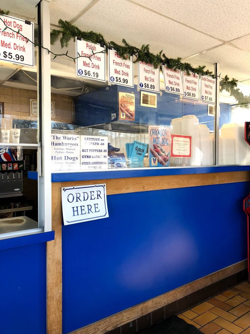 Gyros Corner | restaurant | 5914 W Appleton Ave, Milwaukee, WI 53210, USA | 4148735937 OR +1 414-873-5937
