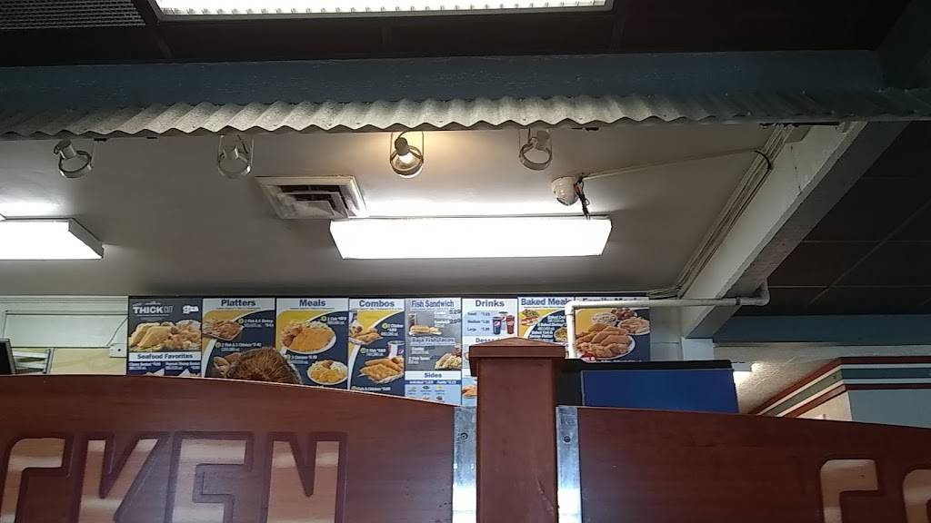 Long John Silvers | restaurant | 400 E Broadway, Louisville, KY 40202, USA | 5025891080 OR +1 502-589-1080