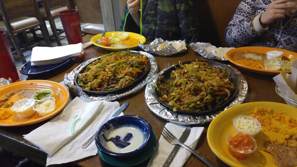 El Potrero Mexican Restaurant | restaurant | 1706 W Main St, Owosso, MI 48867, USA | 9897208226 OR +1 989-720-8226