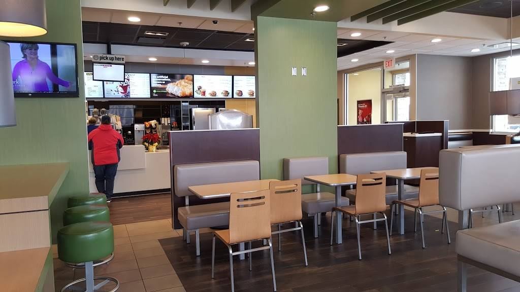 McDonalds | cafe | 1120 Hazeltine Blvd, Chaska, MN 55318, USA | 9523615414 OR +1 952-361-5414
