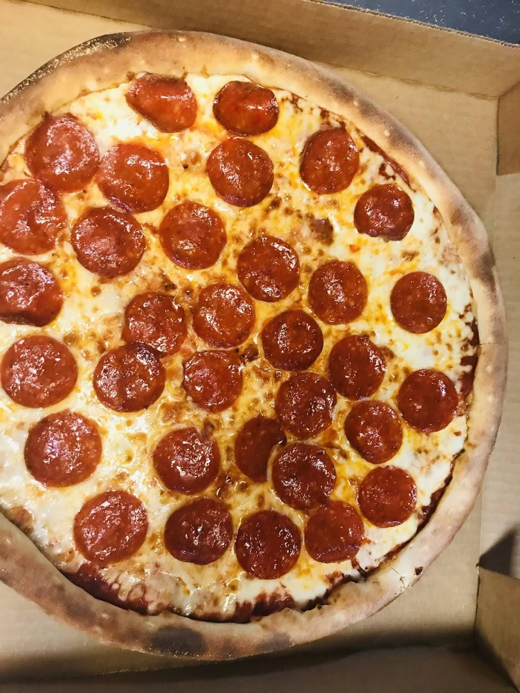 Road Runner Pizza | restaurant | 5300 Doniphan Dr #24, El Paso, TX 79932, USA | 9155813090 OR +1 915-581-3090