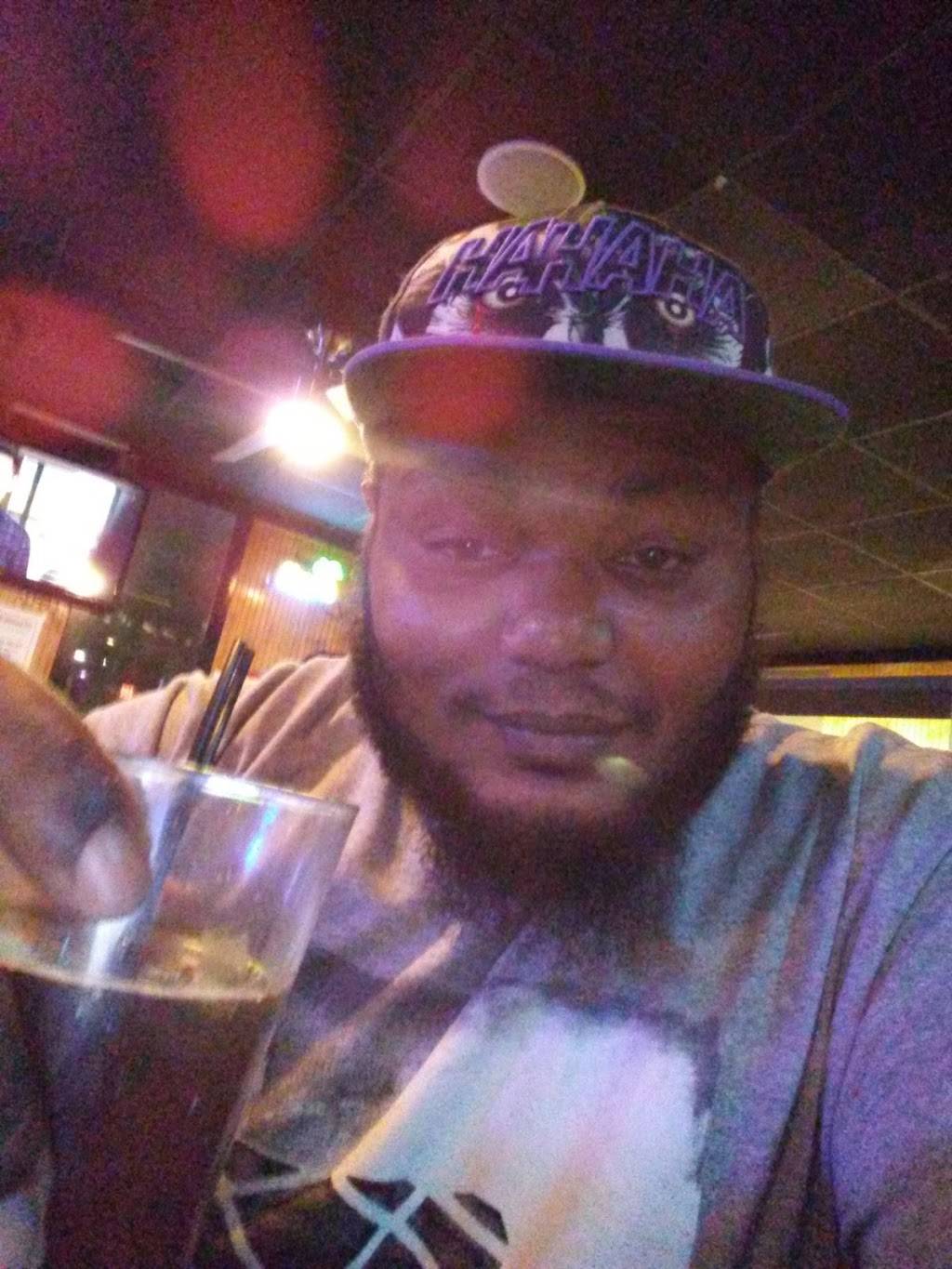 Beer 4 U Sports Bar | restaurant | 2177 Crain Hwy, Waldorf, MD 20601, USA | 2407547429 OR +1 240-754-7429