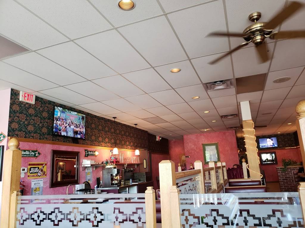 Leahs Italian Restaurant | restaurant | S63W13640 W Janesville Rd, Muskego, WI 53150, USA | 4144256161 OR +1 414-425-6161