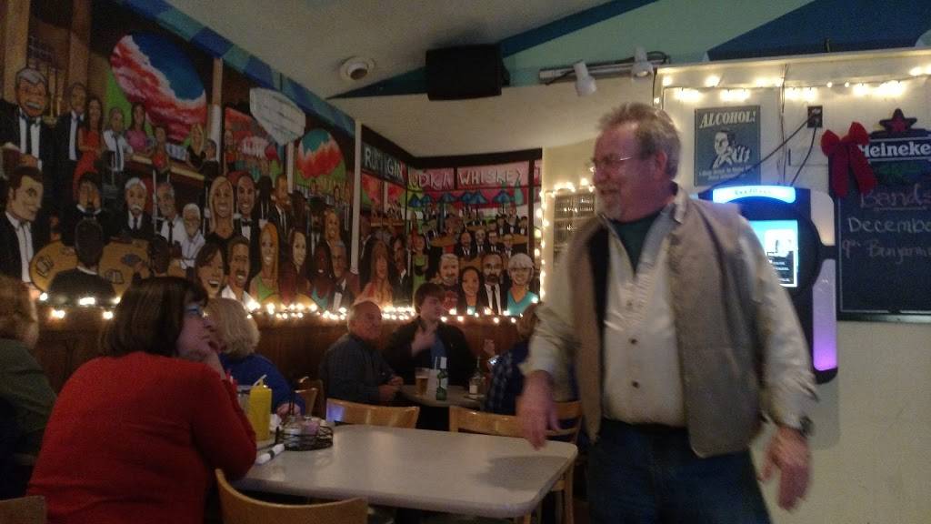 Uncs Patio Lounge | night club | 10584 E Washington St, Chagrin Falls, OH 44023, USA | 4405432799 OR +1 440-543-2799