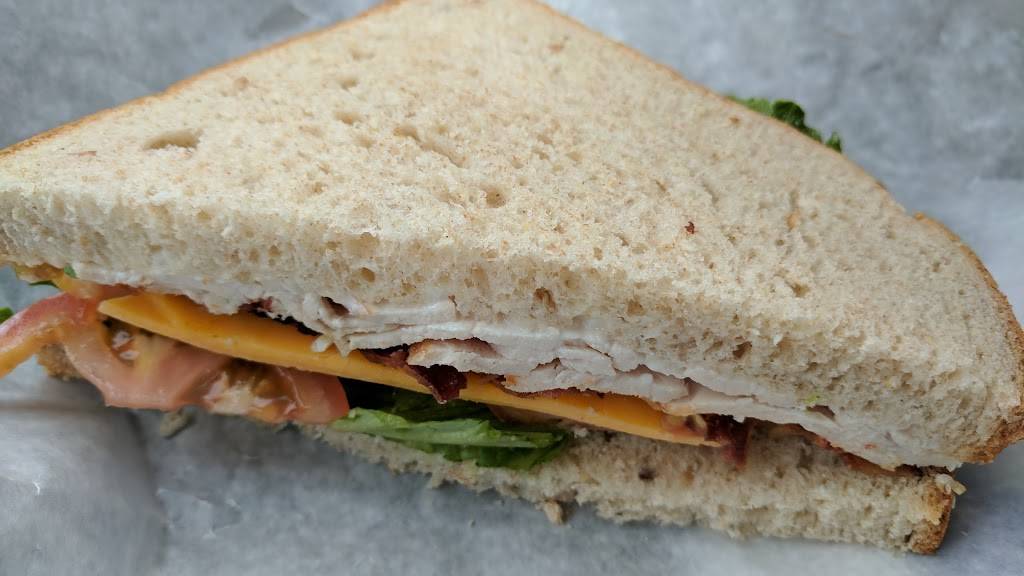 Heidis Brooklyn Deli | restaurant | 624 Turner St, Auburn, ME 04210, USA | 2077843434 OR +1 207-784-3434