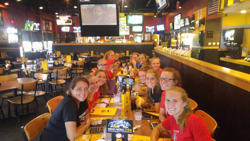 Buffalo Wild Wings | restaurant | 70 Nitro Market Pl, Cross Lanes, WV 25313, USA | 3047769180 OR +1 304-776-9180