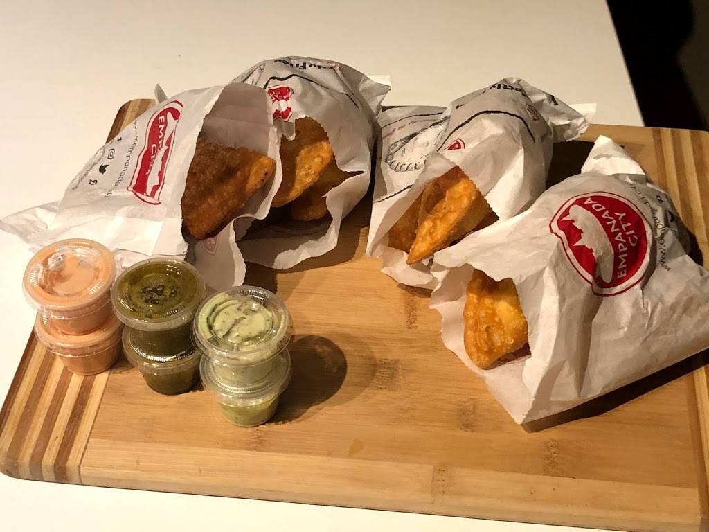 Empanada City | restaurant | 48 Cypress Ave, Brooklyn, NY 11237, USA | 3473893939 OR +1 347-389-3939