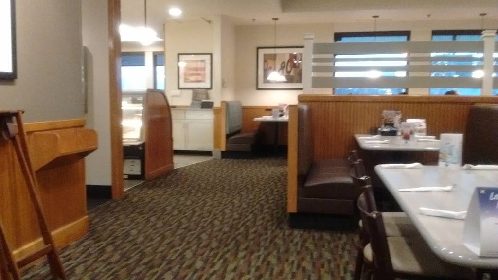 Perkins Restaurant & Bakery | restaurant | 2306 E Mason St, Green Bay, WI 54302, USA | 9204681688 OR +1 920-468-1688