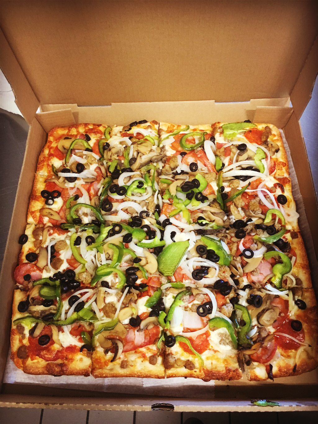 Classic Pizza & Grill | restaurant | 8518, 349 Metacom Ave, Bristol, RI 02809, USA | 4012531871 OR +1 401-253-1871