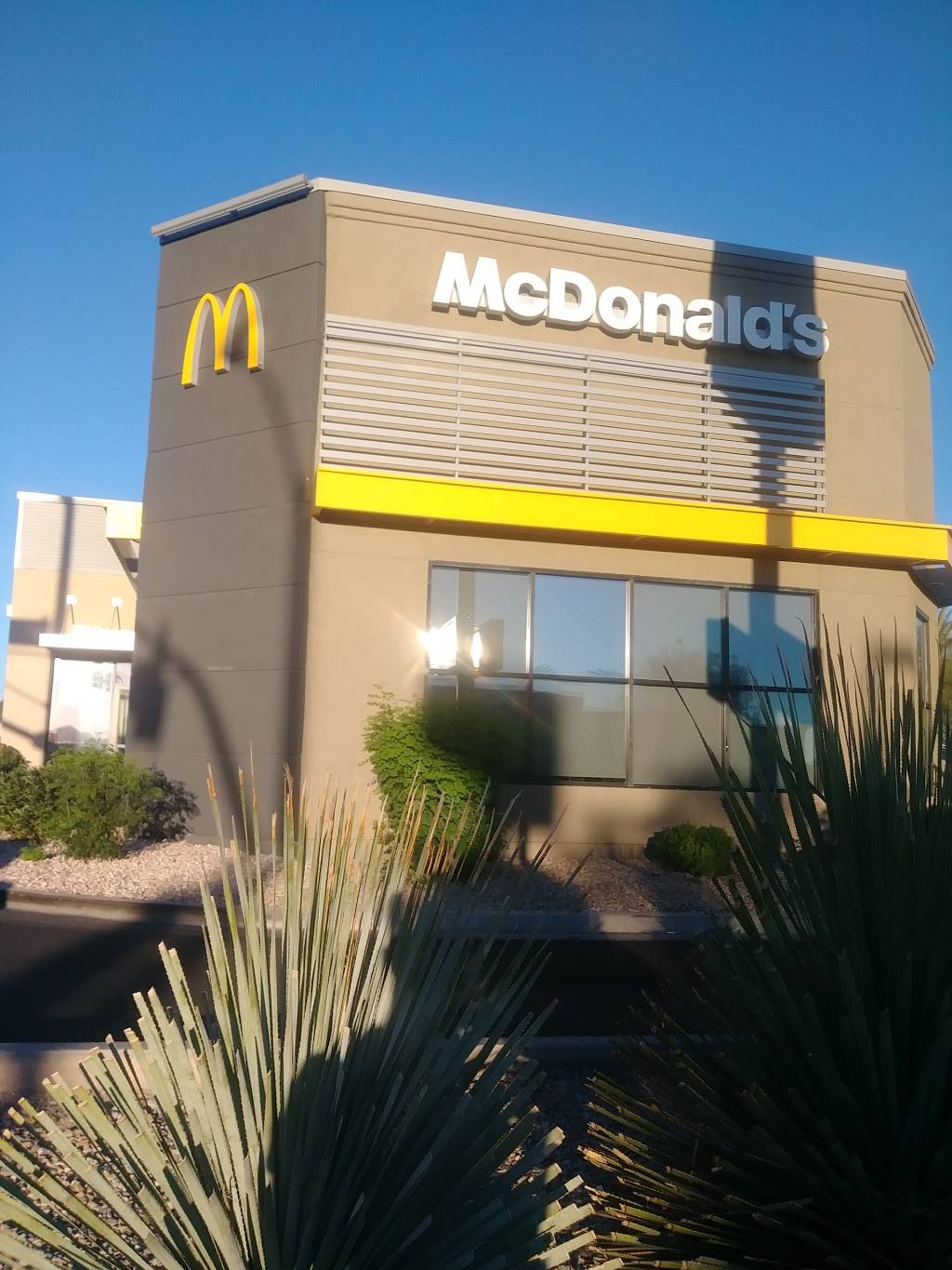 McDonalds | cafe | 1901 S 6th Ave, South Tucson, AZ 85713, USA | 5206247665 OR +1 520-624-7665