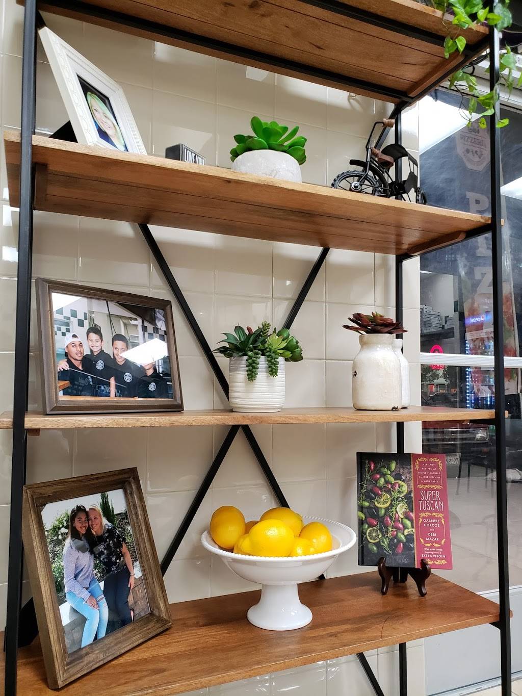 Gio’s Pizzeria | restaurant | 18285 Collier Ave Suite H, Lake Elsinore, CA 92530, USA | 9512452876 OR +1 951-245-2876