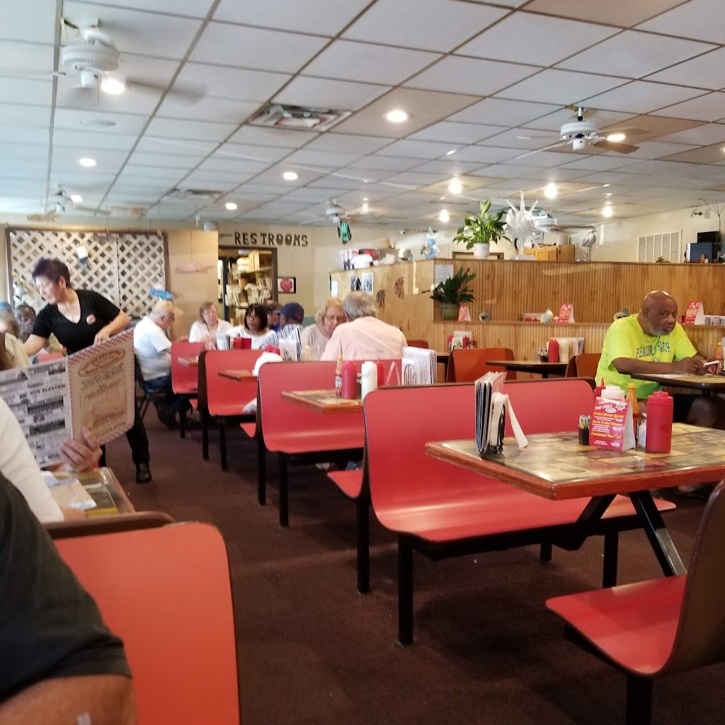 Captain Joey Pattis Seafood & Saloon | restaurant | 1124 W Garden St, Pensacola, FL 32502, USA | 8504343193 OR +1 850-434-3193