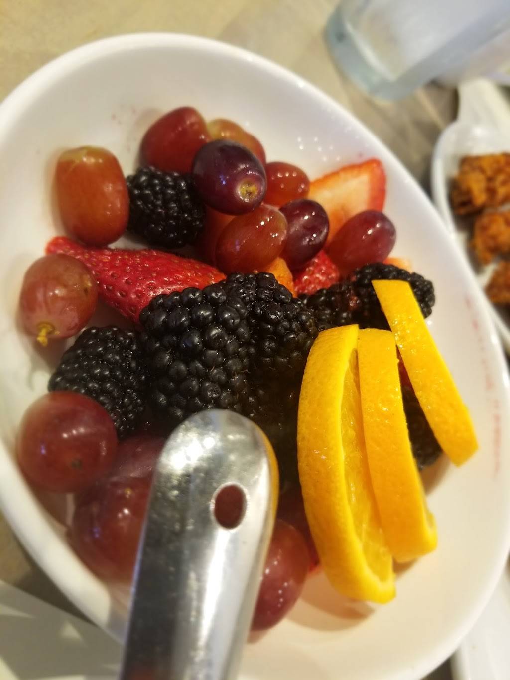 Sweet Diner | restaurant | 239 E Chicago St #103, Milwaukee, WI 53202, USA | 4144889600 OR +1 414-488-9600