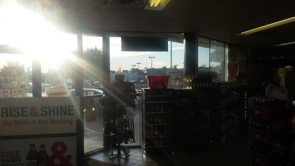 Kum & Go | meal takeaway | 3623 E Sunshine St, Springfield, MO 65809, USA | 4178239302 OR +1 417-823-9302