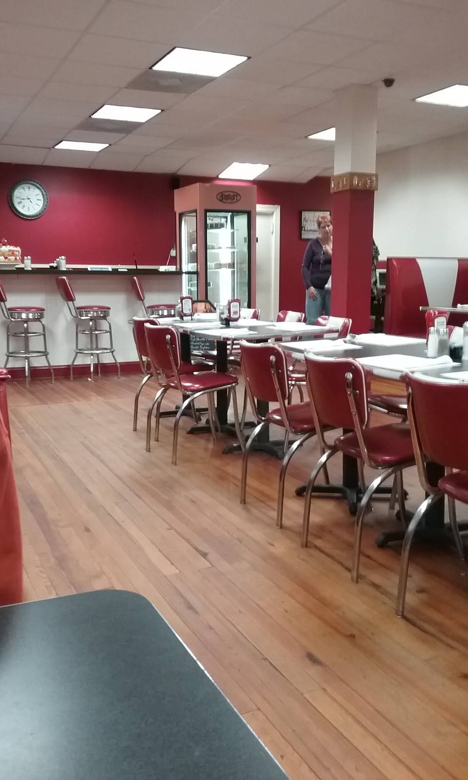 9 Central Diner | restaurant | 9 N Central Ave, Ridgely, MD 21660, USA | 4106348262 OR +1 410-634-8262