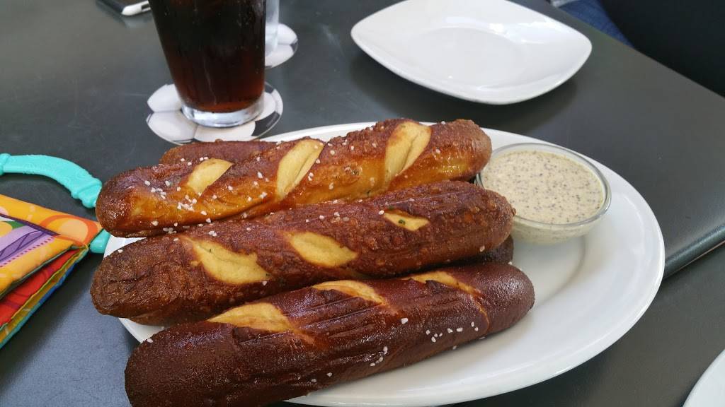 Elephant & Castle | restaurant | 1201 Pennsylvania Ave NW, Washington, DC 20004, USA | 2023477707 OR +1 202-347-7707