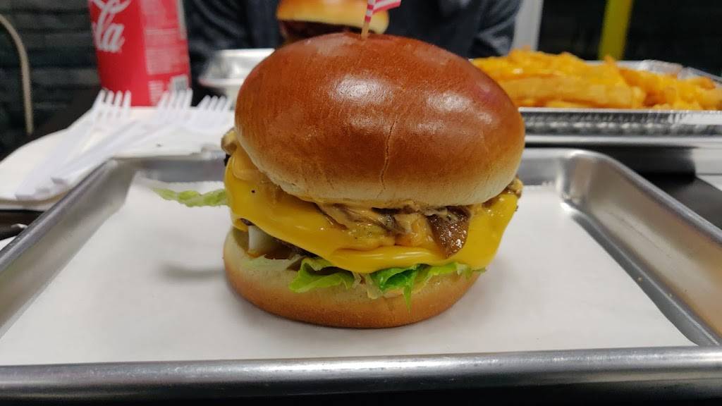 Burger Authority | restaurant | 3480 Main St, Buffalo, NY 14214, USA | 7168335000 OR +1 716-833-5000