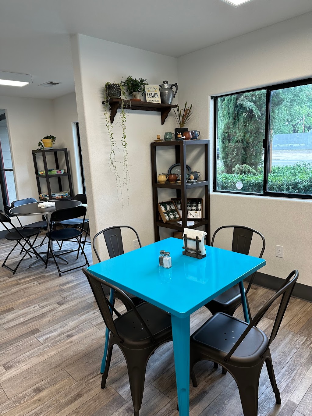 Headwaters On Main | cafe | 10175 Main St, Potter Valley, CA 95469, USA | 7077431789 OR +1 707-743-1789