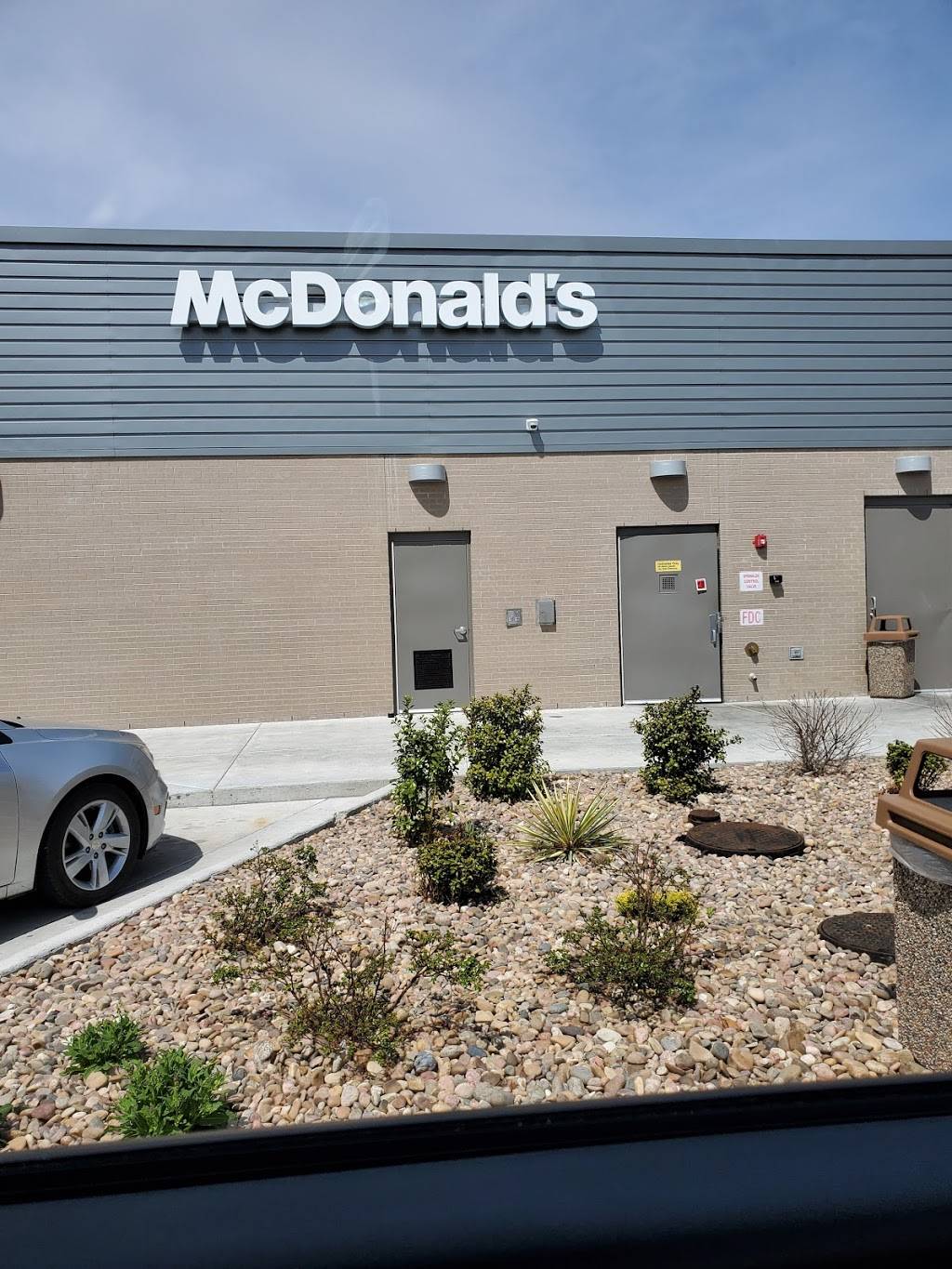 McDonalds | cafe | 506 N Tyler Rd, Wichita, KS 67212, USA | 3167225371 OR +1 316-722-5371