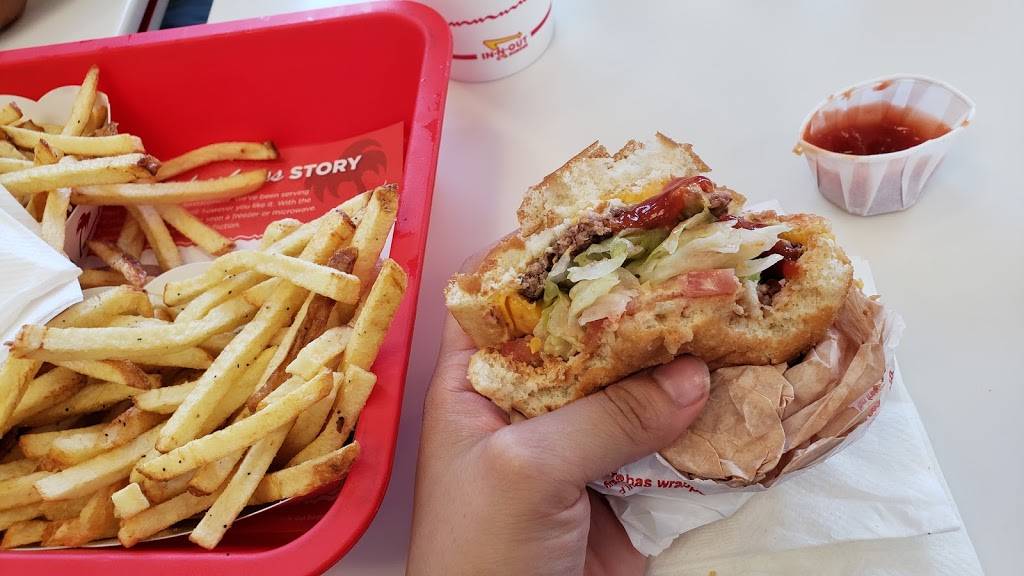 In-N-Out Burger | restaurant | 1859 S Signal Butte Rd, Mesa, AZ 85209, USA | 8007861000 OR +1 800-786-1000