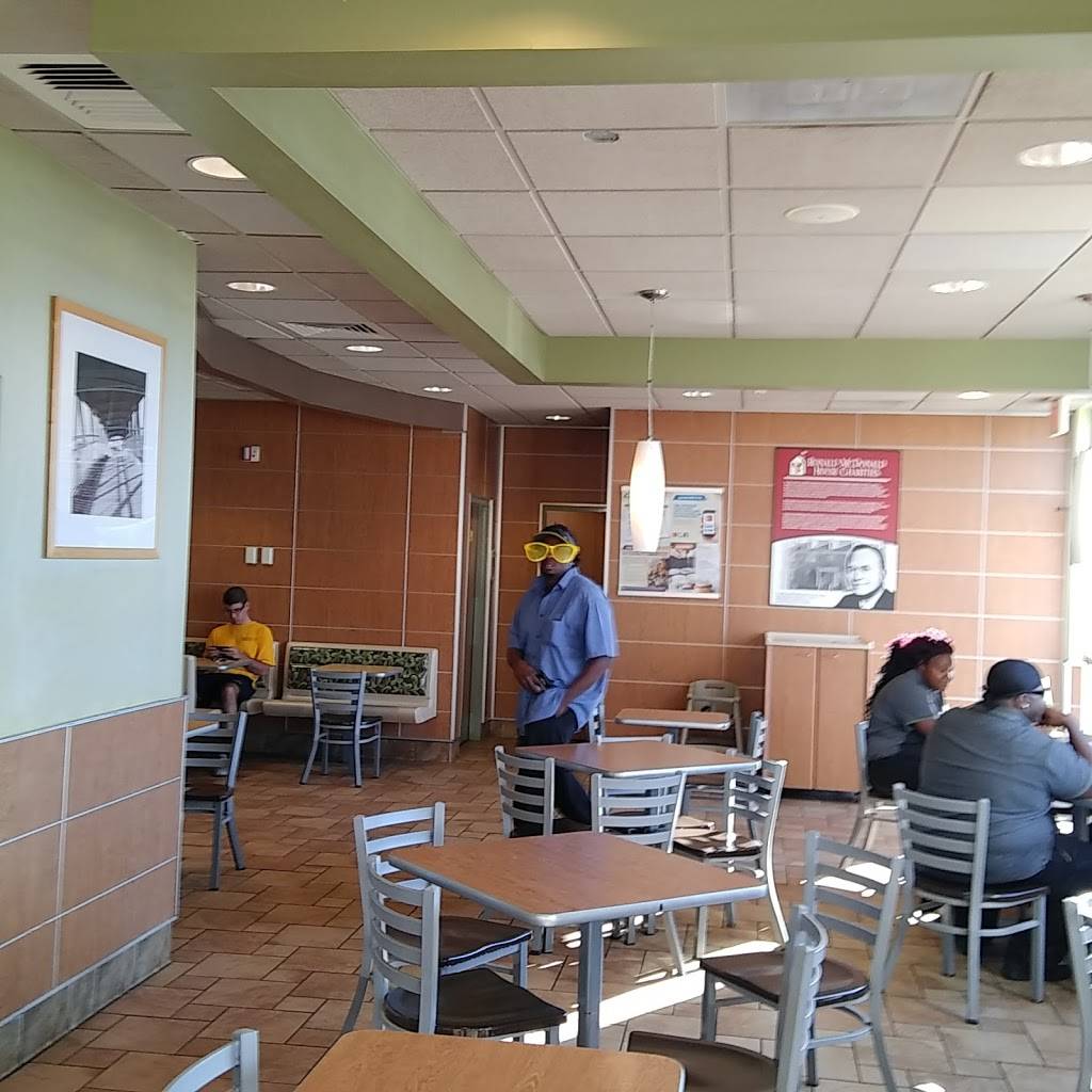 McDonalds | restaurant | Pier 12, 105th St, Fleet, VA 23511, USA | 7574230902 OR +1 757-423-0902