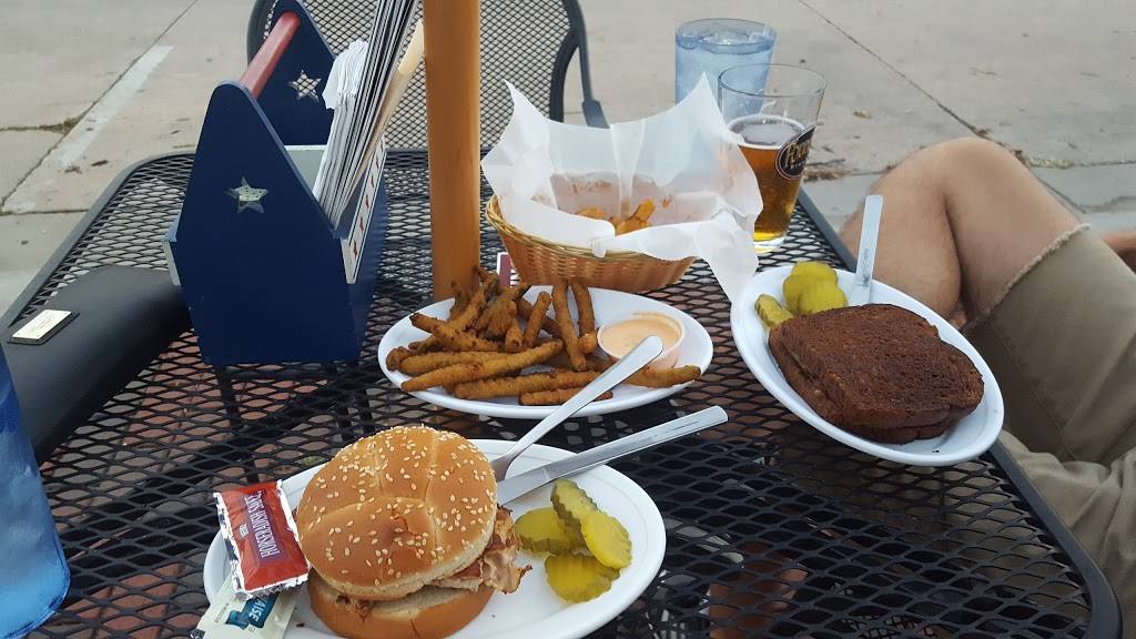 The Village Green Bar & Grill | restaurant | 7508 Hubbard Ave, Middleton, WI 53562, USA | 6088319962 OR +1 608-831-9962