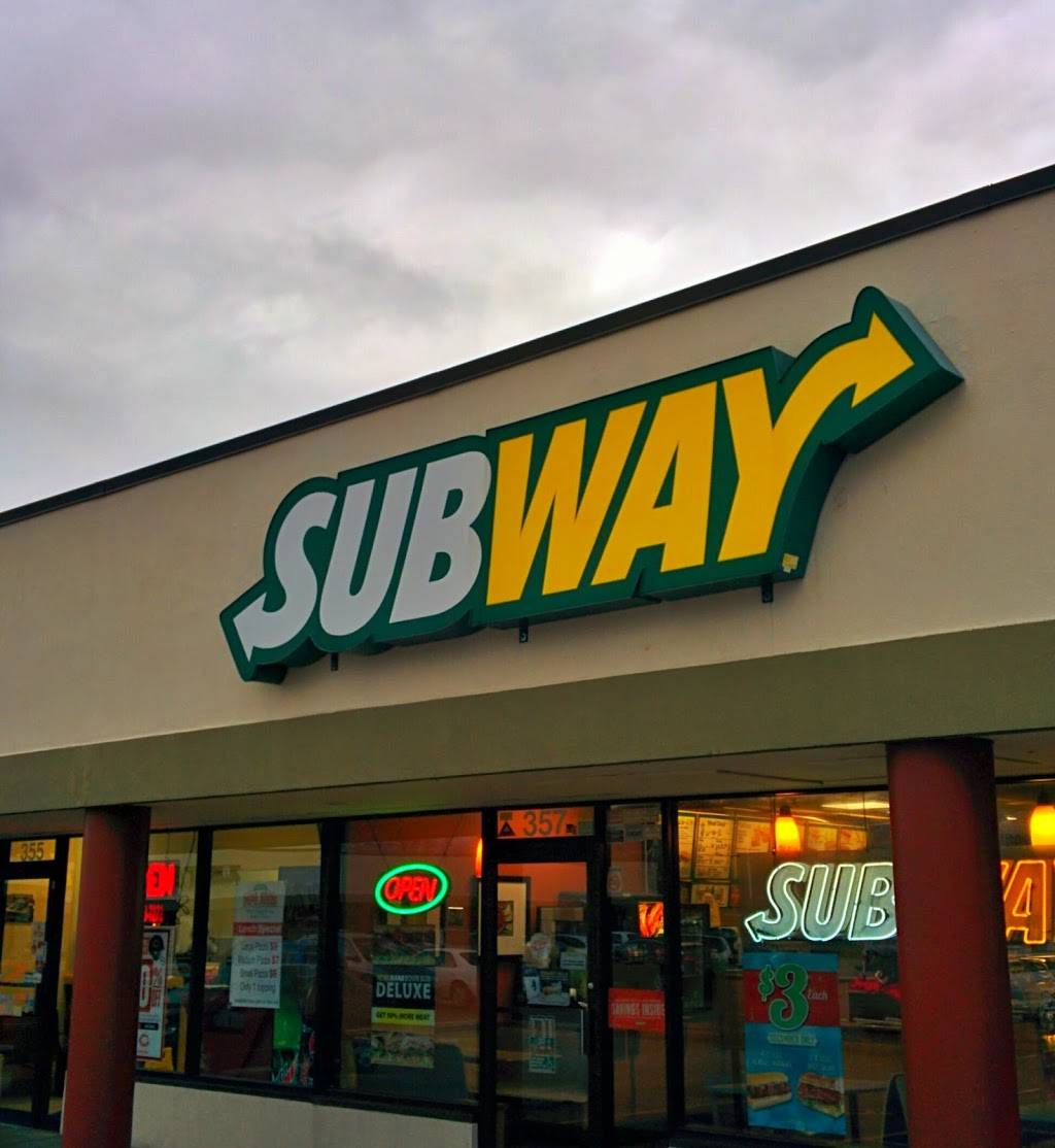 Subway Restaurants | restaurant | 357 Ogden Ave, Westmont, IL 60559, USA | 6309602225 OR +1 630-960-2225