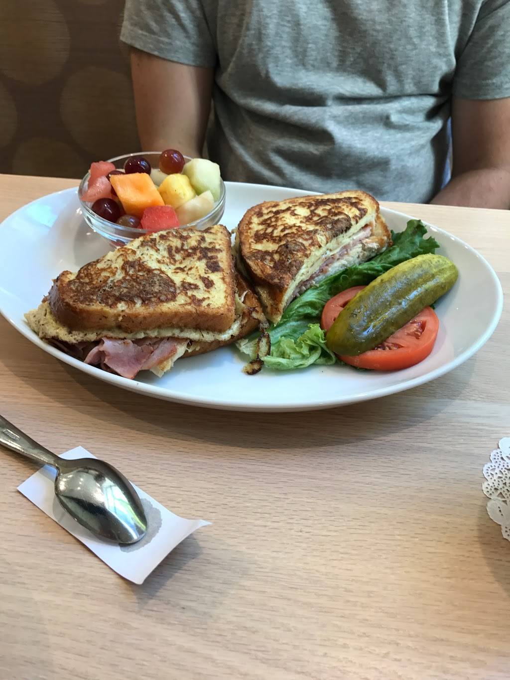 Eggs, Inc. Cafe | restaurant | 680 N Lake Shore Dr, Chicago, IL 60611, USA | 3124294919 OR +1 312-429-4919