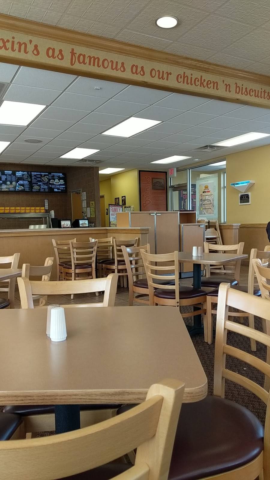 Bojangles Famous Chicken n Biscuits | restaurant | 130 Carter St, Hinesville, GA 31313, USA | 9123327304 OR +1 912-332-7304