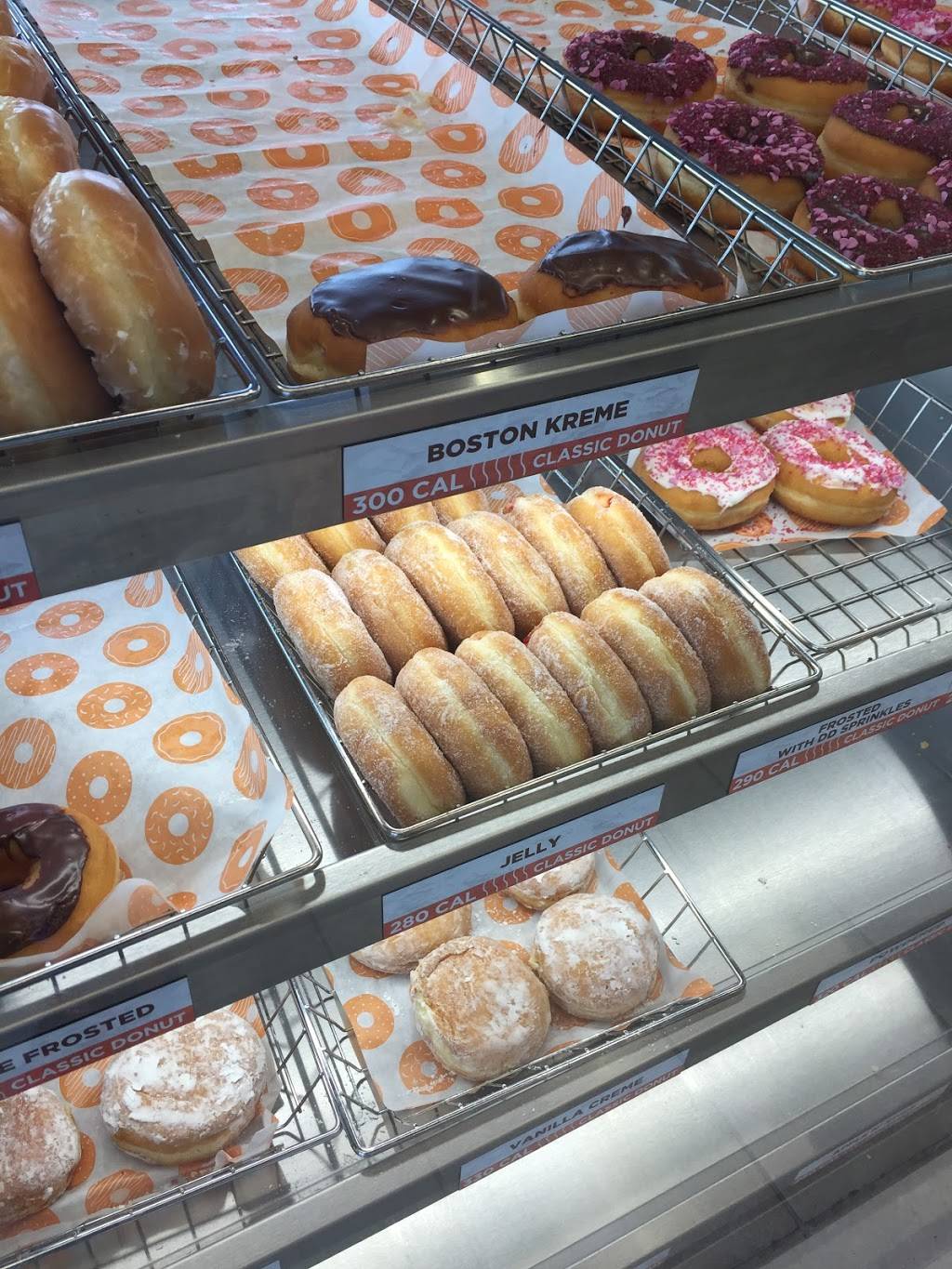 Dunkin Donuts | restaurant | 1116 Volvo Pkwy, Chesapeake, VA 23320, USA | 7575477271 OR +1 757-547-7271