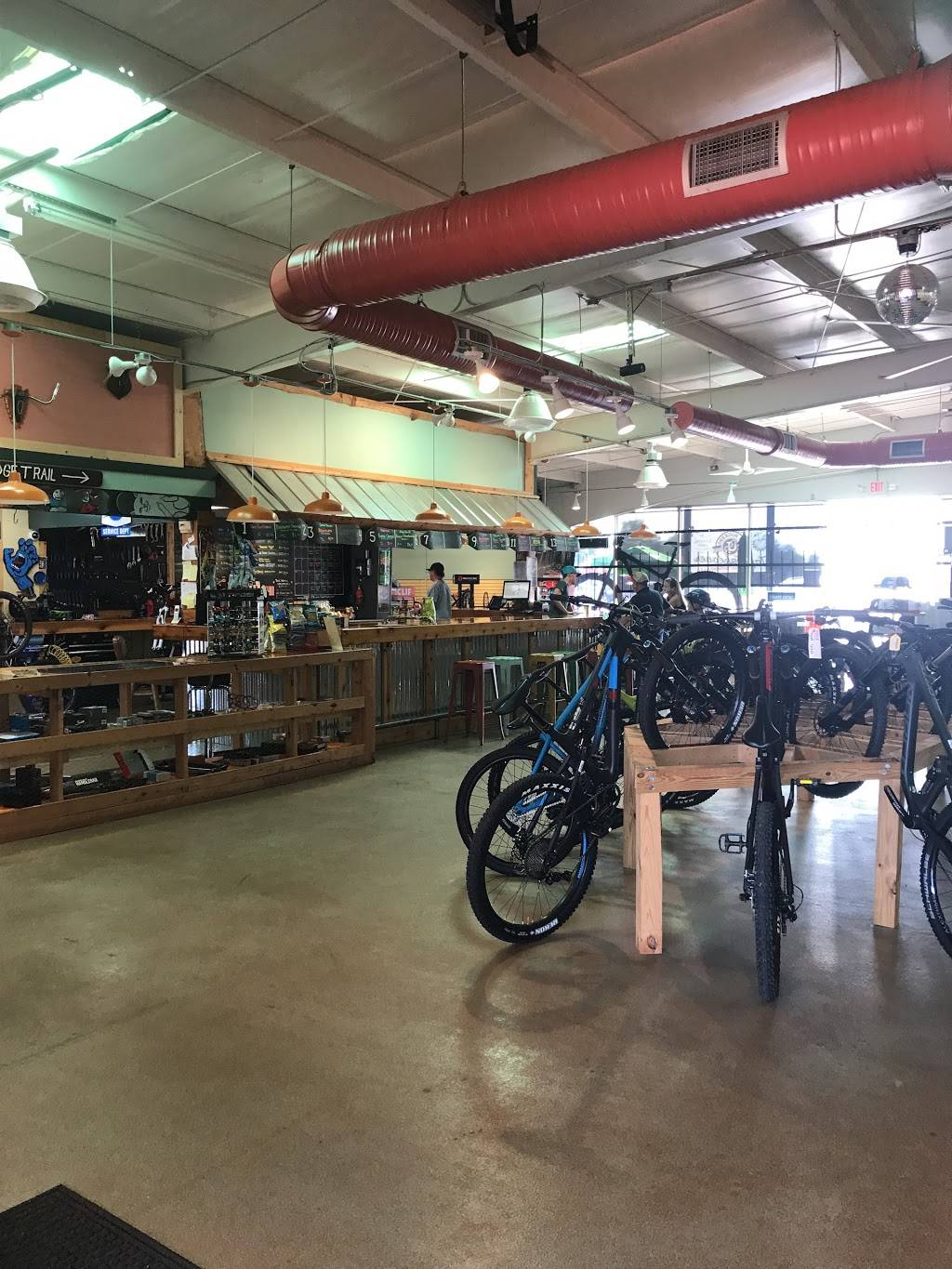 Piney Mountain Bike Lounge | restaurant | 20 Piney Mountain Rd, Greenville, SC 29609, USA | 8646032453 OR +1 864-603-2453