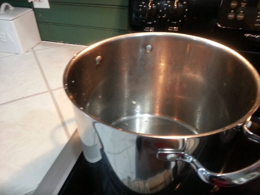 Lucky Dog Pub & Grub | restaurant | 107 W Row St, Jamestown, MO 65046, USA | 6608492055 OR +1 660-849-2055