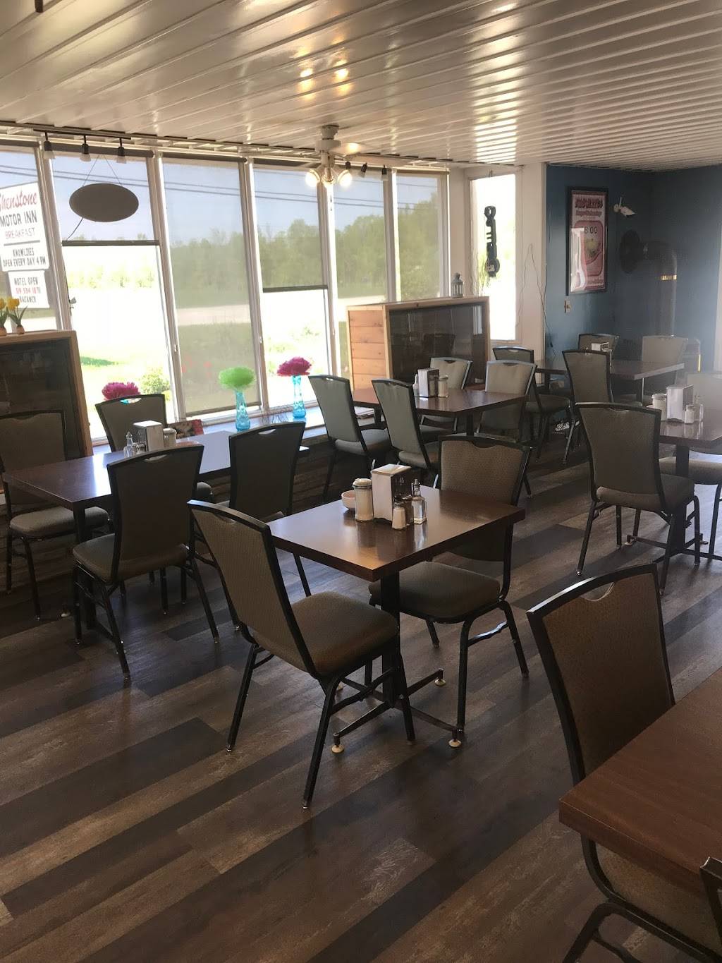 Shenstone Motor Inn | restaurant | 19745 ON-6, Wiarton, ON N0H 2T0, Canada | 5195341831 OR +1 519-534-1831