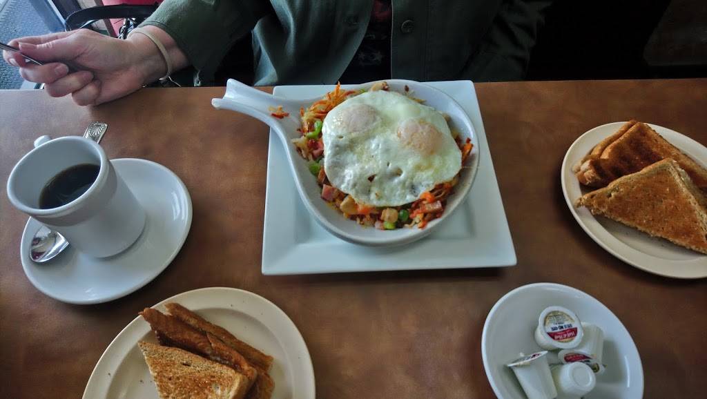 American Table Family Restaurant | restaurant | 580 Craig Dr # 1, Perrysburg, OH 43551, USA | 4199318715 OR +1 419-931-8715