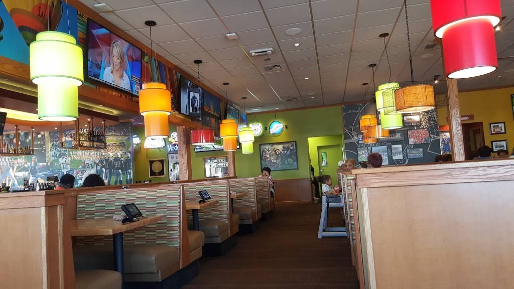 Applebees Grill + Bar | restaurant | 610 Palomar St, Chula Vista, CA 91911, USA | 6195854753 OR +1 619-585-4753