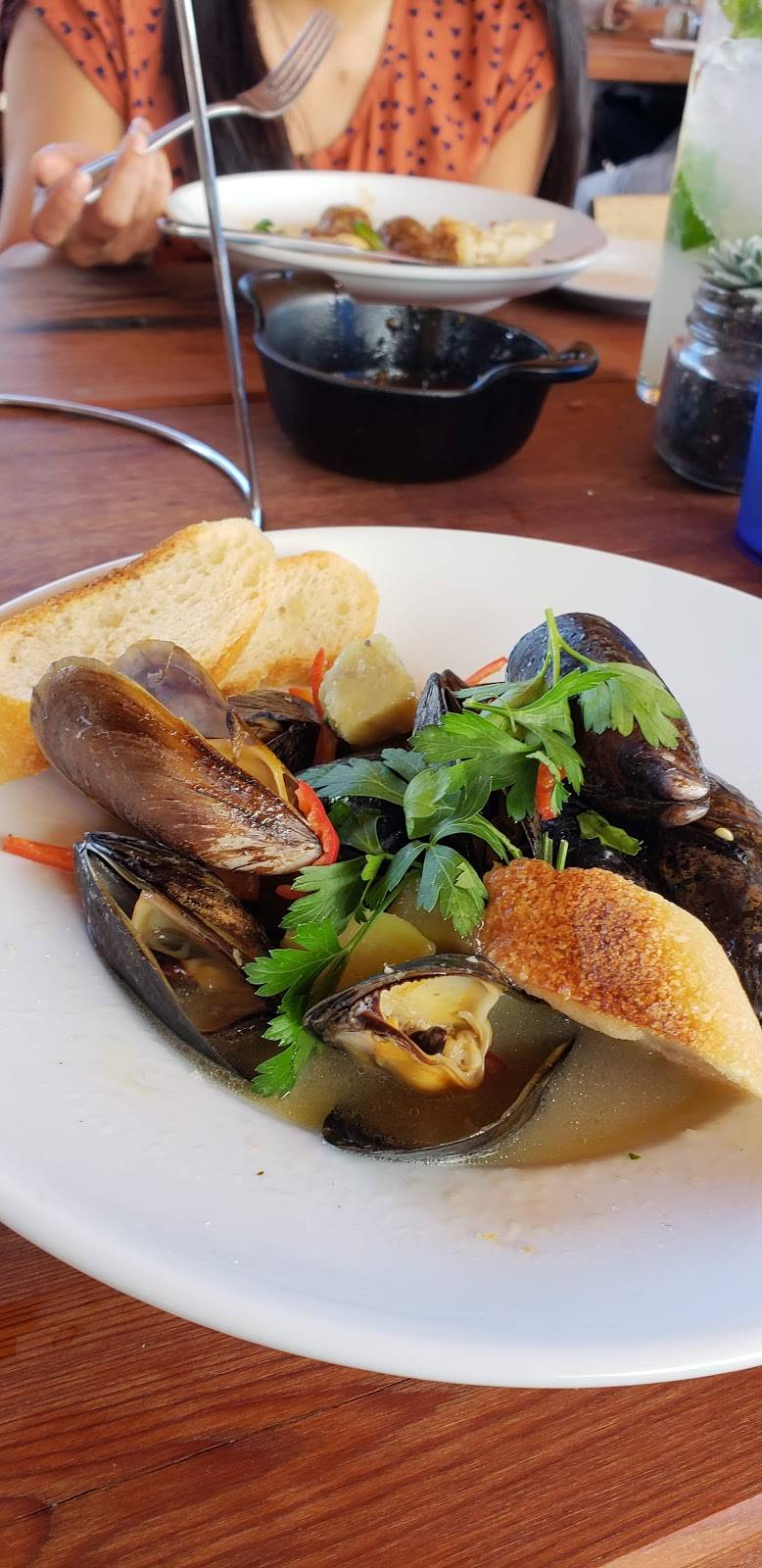 Drakes: The Barn | restaurant | 985 Riverfront St, West Sacramento, CA 95691, USA | 5104230971 OR +1 510-423-0971