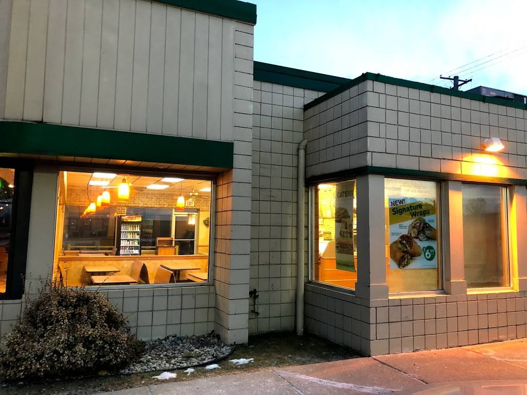 Subway Restaurants | restaurant | 2525 Hilton Rd, Ferndale, MI 48220, USA | 2483990428 OR +1 248-399-0428