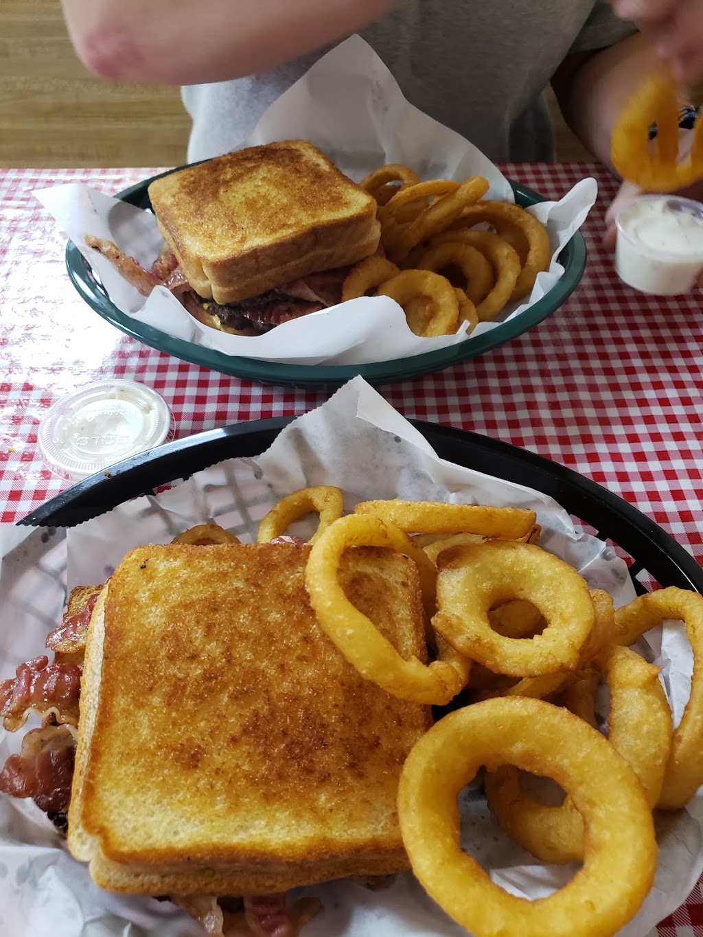 Moores Whistling Pig Cafe | cafe | 572 S Main Ave, Pine Mountain, GA 31822, USA | 7066634647 OR +1 706-663-4647