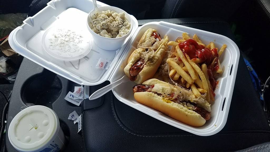 Salt City Dogs | restaurant | 401 Northern Lights Plaza, Syracuse, NY 13212, USA | 3154544271 OR +1 315-454-4271